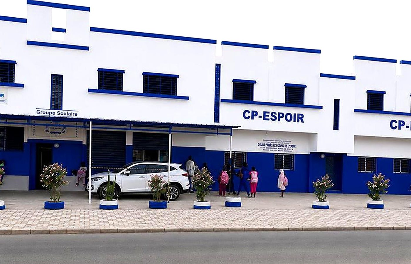 Façade du Groupe Scolaire Les Cours de l'Espoir à Thiès