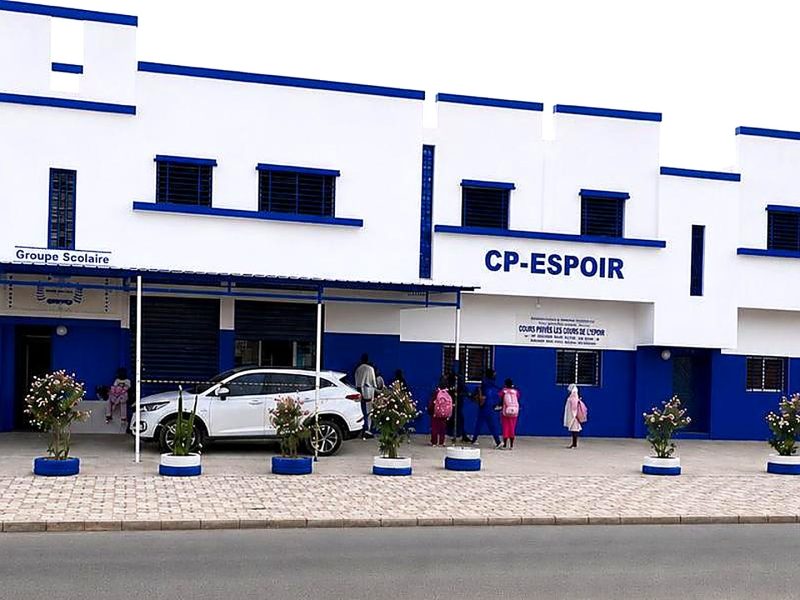 Façade du Groupe Scolaire Les Cours de l'Espoir à Thiès