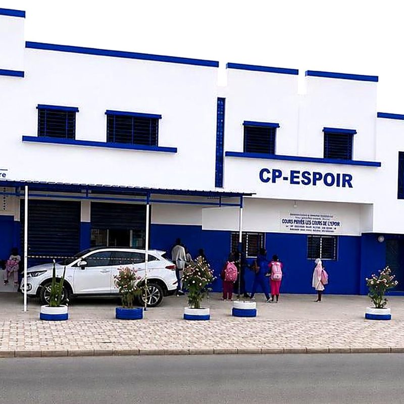 Façade du Groupe Scolaire Les Cours de l'Espoir à Thiès