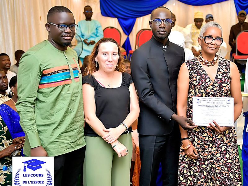 Remise de certificats aux élèves méritants